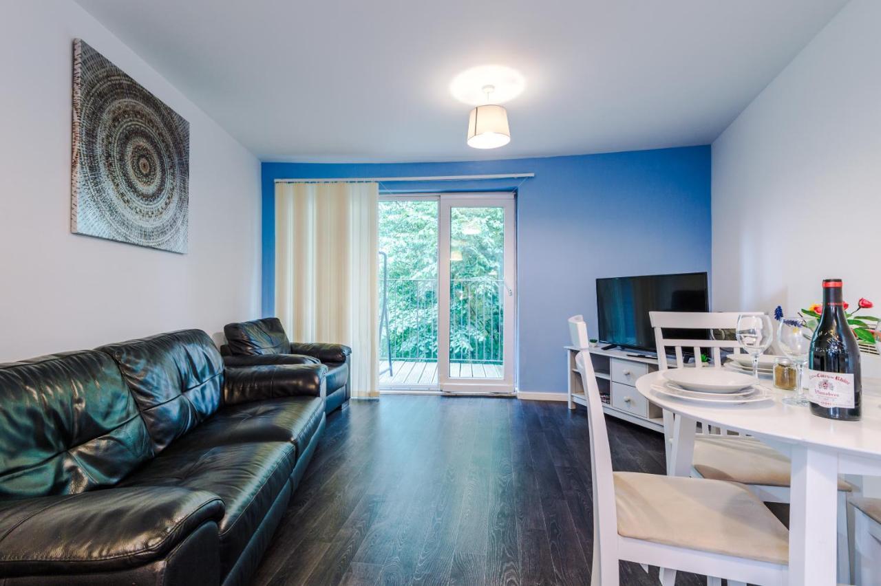 Appartement 2 Bed With Balcony Private Parking Near Etihad Stadium, Coop Live *