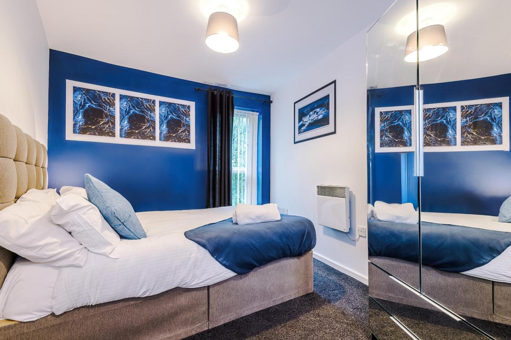 2 Bed With Balcony Private Parking Near Etihad Stadium, Coop Live Appartement
